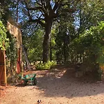 D'hotes Les Coustilles Bed and breakfast 4*
