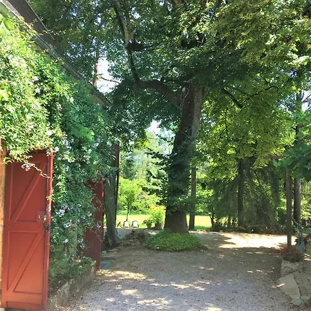 D'hotes Les Coustilles Bed & Breakfast