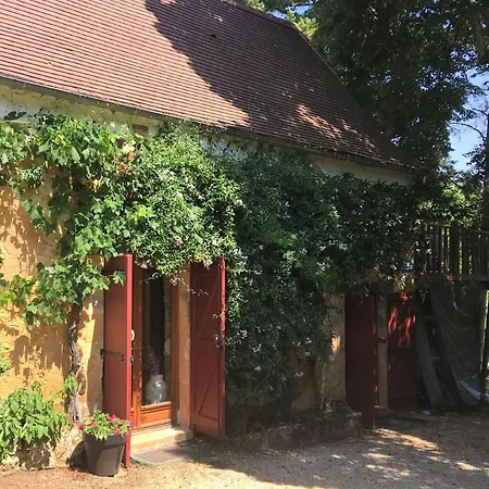 D'hotes Les Coustilles Bed & Breakfast