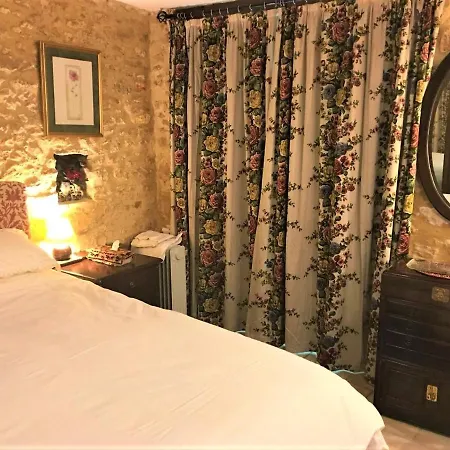 D'hotes Les Coustilles Bed & Breakfast *