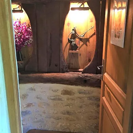 D'hotes Les Coustilles Bed & Breakfast