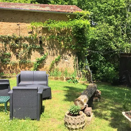 D'hotes Les Coustilles Bed & Breakfast *