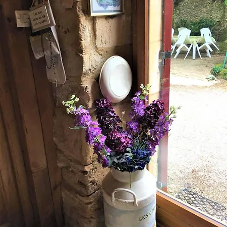 D'hotes Les Coustilles Bed & Breakfast