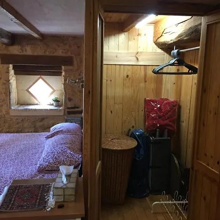 D'hotes Les Coustilles Bed & Breakfast *