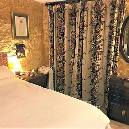 D'hotes Les Coustilles Bed & Breakfast 4*